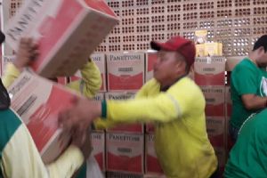 Cerimnia de entrega de cestas da campanha Natal sem Fome