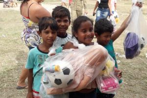 30 toneladas de donativos foram distribudos para mais de 600 famlias que no tinham esperana nesse Natal