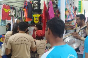 Bandeira de Nossa Senhora de Brotas de Acorizal visita o Shopping Popular
