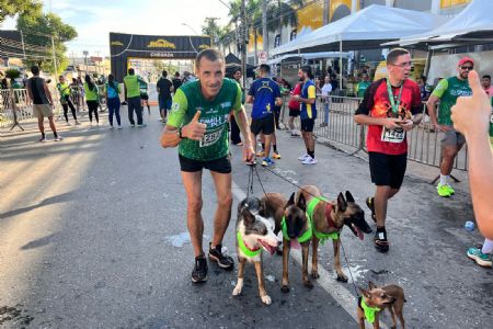 Cachorros maratonistas: corredor conclui 1a Corrida da Famlia Popular com pets