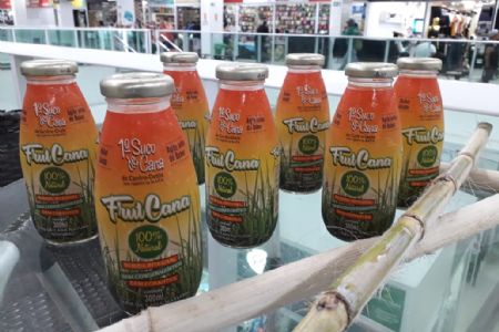 Primeiro suco de cana 100% natural do Centro Oeste sendo comercializado no Shopping Popular