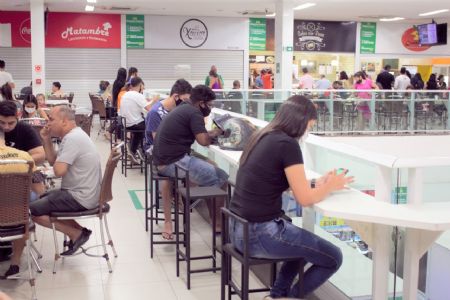Shopping Popular investe em banquetas para ampliar a comodidade no segundo piso