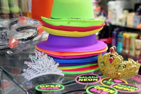 Roupas e acessrios para o Carnaval tm no Shopping Popular