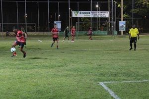 Chuva de gols e muita emo��o na abertura do campeonato do Shopping Popular