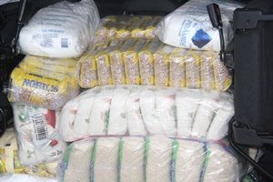 Hospital de C�ncer de MT recebe parte de doa��o de alimentos do Shopping Popular