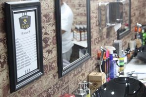 Barbearias vintage no Shopping Popular