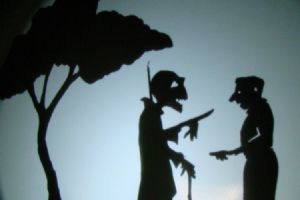 Shopping Popular recebeu uma tarde repleta de hist�rias de terror e a arte do teatro animado