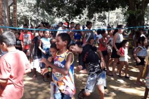 Doa��o, alegria e muitas brincadeiras defini manh� de domingo em Altos do Leverger