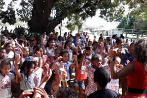 Doa��o, alegria e muitas brincadeiras defini manh� de domingo em Altos do Leverger