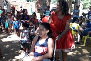 Doa��o, alegria e muitas brincadeiras defini manh� de domingo em Altos do Leverger