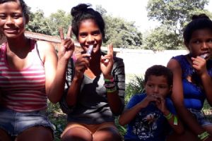 Doa��o, alegria e muitas brincadeiras defini manh� de domingo em Altos do Leverger