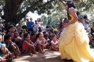 Doa��o, alegria e muitas brincadeiras defini manh� de domingo em Altos do Leverger