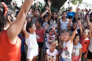 Doa��o, alegria e muitas brincadeiras defini manh� de domingo em Altos do Leverger