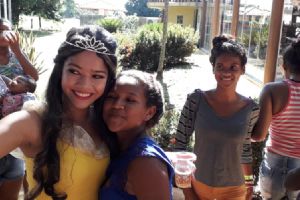 Doa��o, alegria e muitas brincadeiras defini manh� de domingo em Altos do Leverger