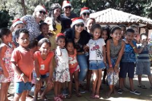 Doa��o, alegria e muitas brincadeiras defini manh� de domingo em Altos do Leverger