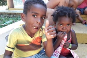 Doa��o, alegria e muitas brincadeiras defini manh� de domingo em Altos do Leverger