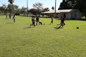 Doa��o, alegria e muitas brincadeiras defini manh� de domingo em Altos do Leverger