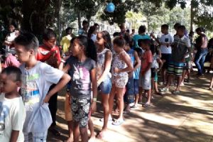 Doa��o, alegria e muitas brincadeiras defini manh� de domingo em Altos do Leverger