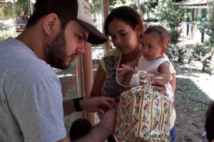 Doa��o, alegria e muitas brincadeiras defini manh� de domingo em Altos do Leverger