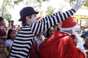 Doa��o, alegria e muitas brincadeiras defini manh� de domingo em Altos do Leverger