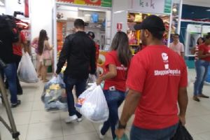O Shopping Popular arrecadou mais de 150 cestas b�sicas em prol do Natal da Solidariedade