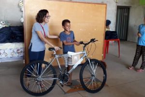 Cartas para os volunt�rios e os amigos das Obras Sociais, o Shopping Popular contribui para a realiza��o dos pedidos