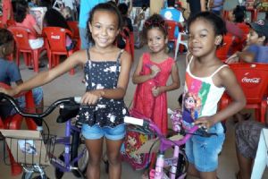 Cartas para os volunt�rios e os amigos das Obras Sociais, o Shopping Popular contribui para a realiza��o dos pedidos