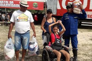 30 toneladas de donativos foram distribu�dos para mais de 600 fam�lias que n�o tinham esperan�a nesse Natal