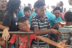 30 toneladas de donativos foram distribu�dos para mais de 600 fam�lias que n�o tinham esperan�a nesse Natal