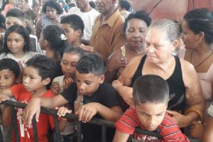 30 toneladas de donativos foram distribu�dos para mais de 600 fam�lias que n�o tinham esperan�a nesse Natal