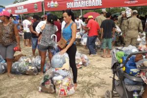 30 toneladas de donativos foram distribu�dos para mais de 600 fam�lias que n�o tinham esperan�a nesse Natal