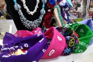 Encontre no Shopping Popular acess�rios femininos para incrementar o look b�sico