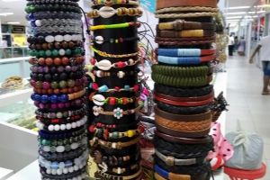 Encontre no Shopping Popular acess�rios femininos para incrementar o look b�sico