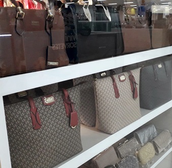 Vai em uma festa? Escolha a bolsa correta para a ocasi�o no Shopping Popular