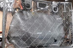 Vai em uma festa? Escolha a bolsa correta para a ocasi�o no Shopping Popular