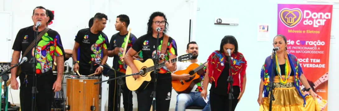 S�bado de alegria no Shopping Popular que recebe o Grupo Flor Ribeirinha