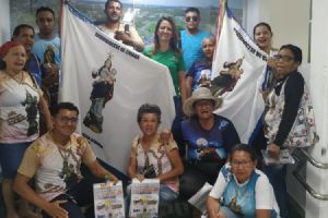Bandeira de Nossa Senhora de Brotas de Acorizal visita o Shopping Popular