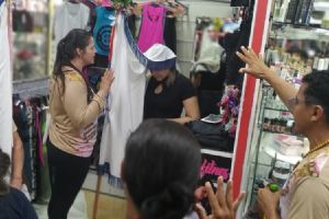 Bandeira de Nossa Senhora de Brotas de Acorizal visita o Shopping Popular