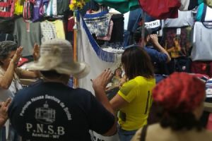 Bandeira de Nossa Senhora de Brotas de Acorizal visita o Shopping Popular