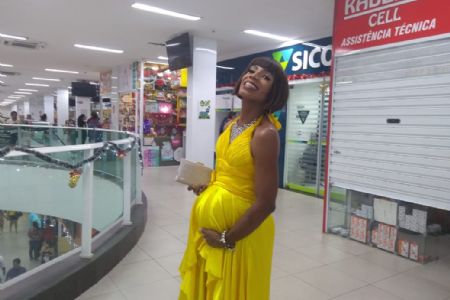 Almerinda marca presen�a no Shopping Popular para realizar as compras de fim de ano