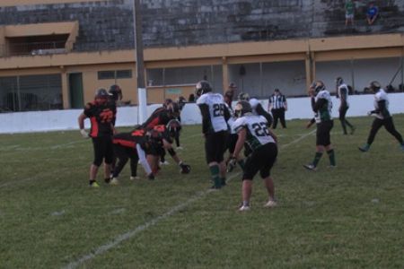 Cuiab� Arsenal estreia com vit�ria no campeonato estadual de Futebol Americano