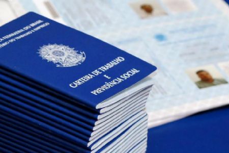 Desemprego recua para 11,7% no Brasil