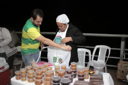 Entrega de aventais beneficia 140 artes�es