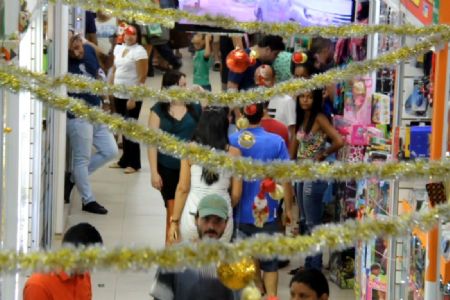 Fim de ano se aproxima, decora��o natalina est� sendo comercializado no Shopping Popular