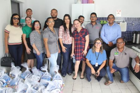 Shopping Popular doa 51 cestas de alimentos para colaboradores da Santa Casa