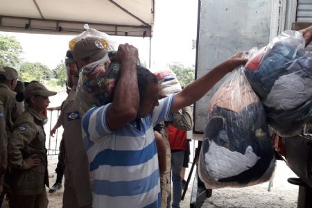30 toneladas de donativos foram distribu�dos para mais de 600 fam�lias que n�o tinham esperan�a nesse Natal