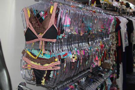 Maios e biqu�nis para o ver�o 2019: Confira no Shopping Popular as tend�ncias em moda praia.