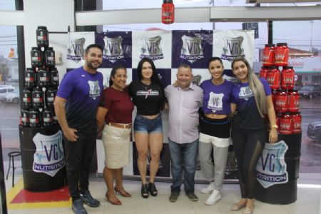 Shopping Popular recebeu a fisiculturista Karen Brand�o