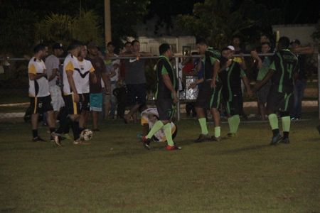 Tr�s times e apenas uma vaga para a semifinal do campeonato interno do Shopping Popular