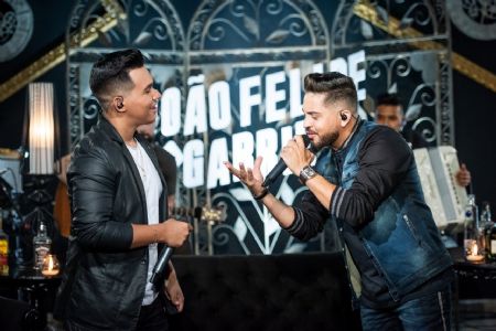 Shopping Popular ter� show da dupla sertaneja Jo�o Felipe e Gabriel nesta quarta